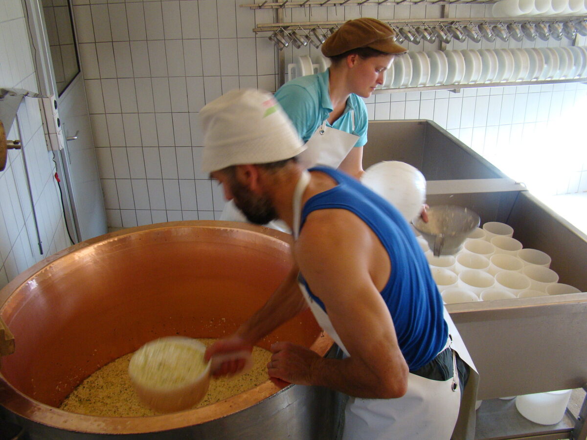 Alpkäserei am Seealpsee. Berggasthaus Forelle