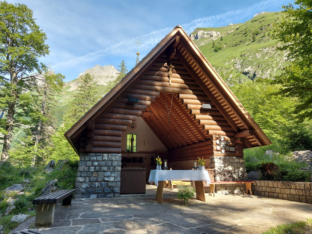 Bruderklausen-Kapelle am Seealpsee direkt neben dem Berggasthaus Forelle