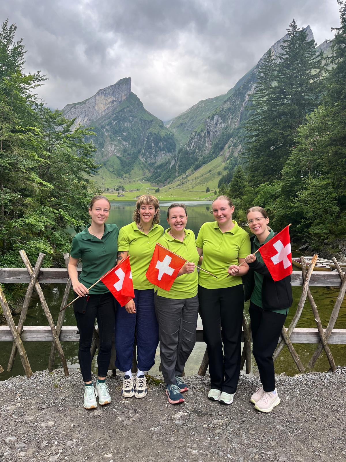 aufgestelltes und sympathisches Team im Berggasthaus Forelle am Seealpsee