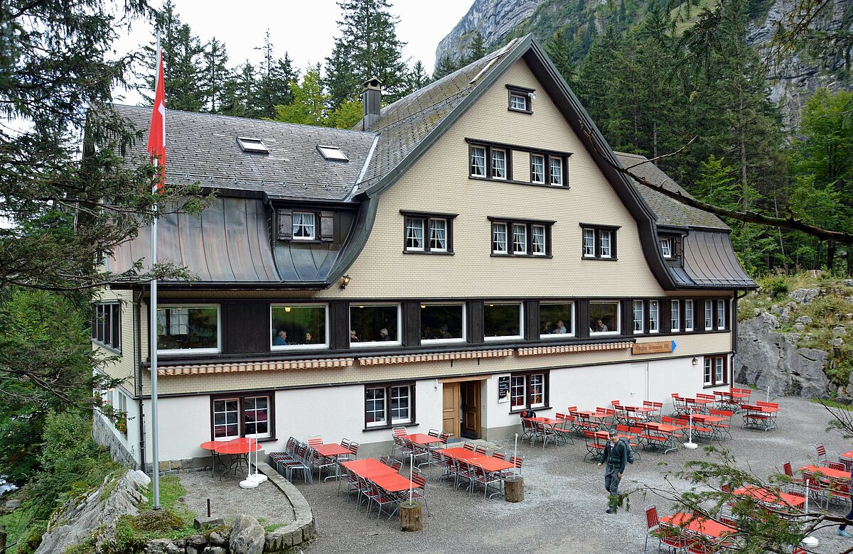 alte Aussenansicht vom Berggasthaus Forelle am Seealpsee